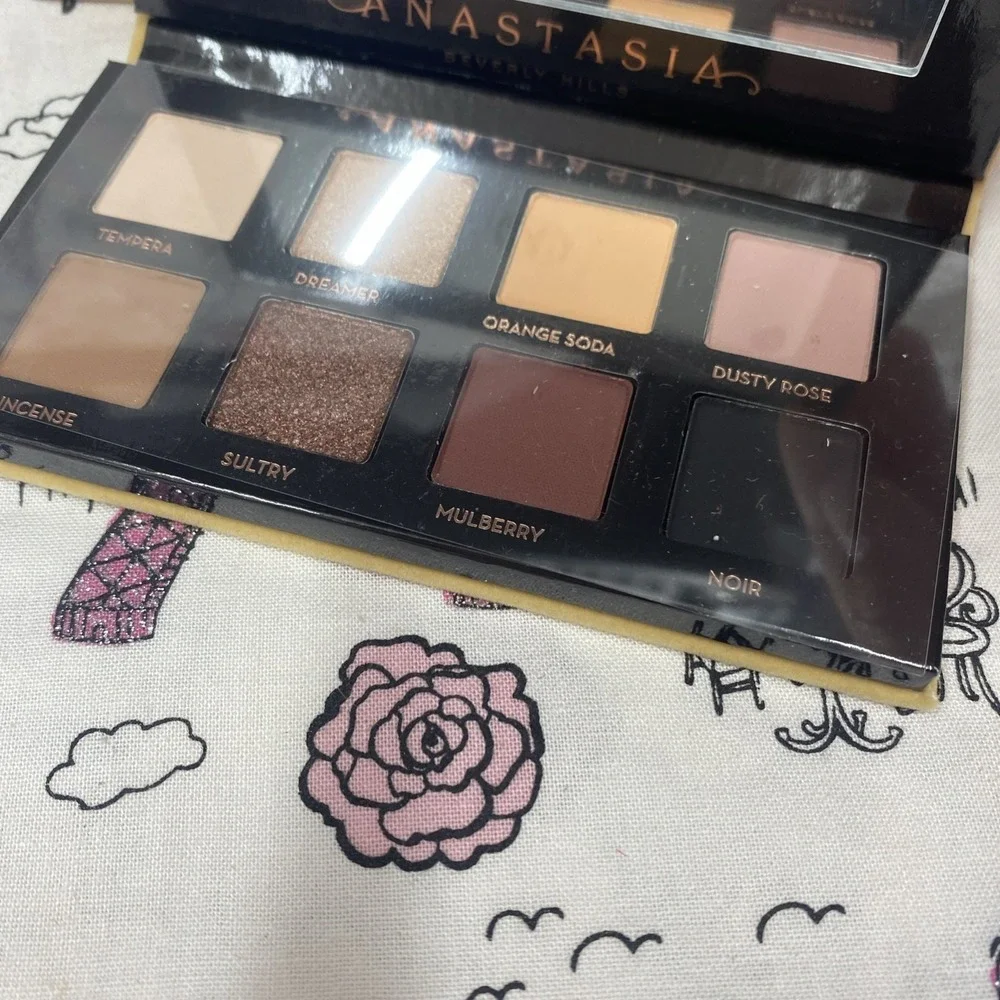 Anastasia Beverly Hills soft glam ii Eyeshadow Palette Read Description